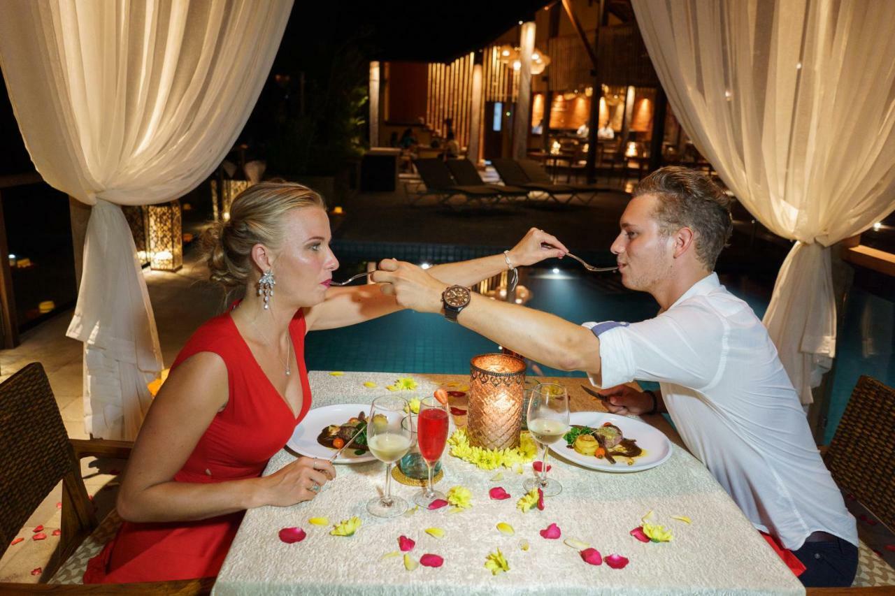特拉帕拉纳比斯马酒店-Chse认证 乌布 外观 照片 A couple dining at a restaurant